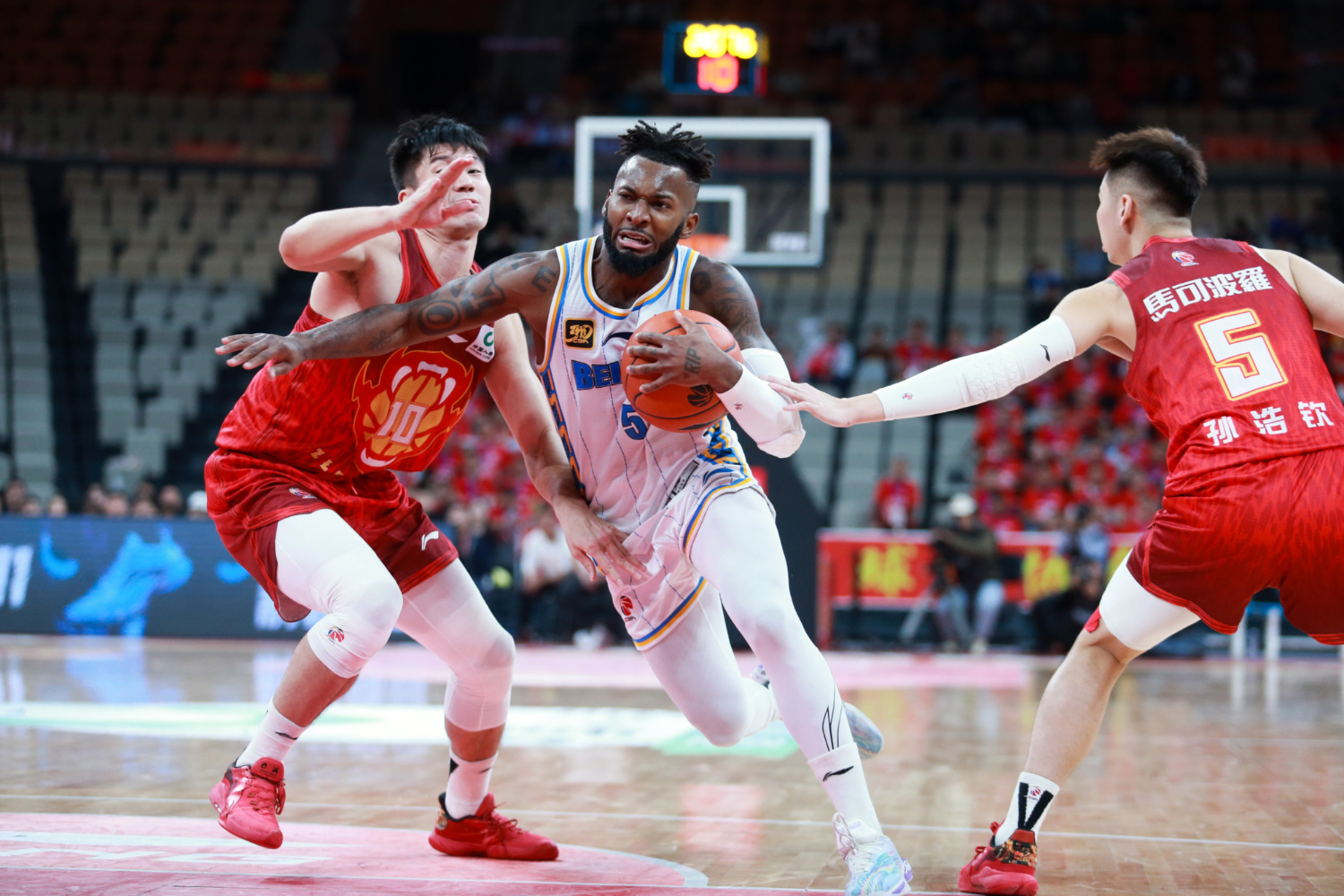 包含篮板争夺激烈:北京抢下48个篮板,攻守两端都占优!的词条 包含篮板争夺激烈:北京抢下48个篮板,攻守两端都占优!的词条