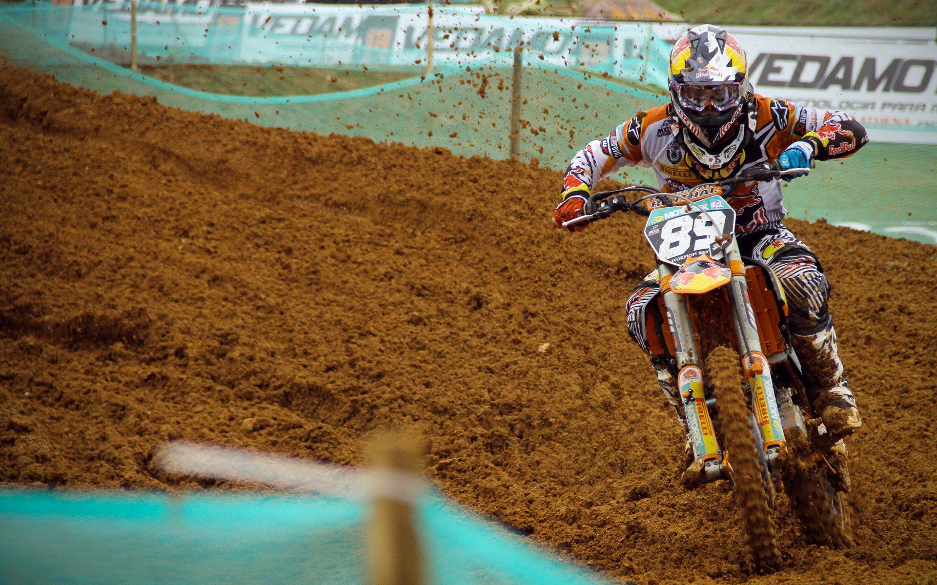 弗拉门戈篮板球争夺激烈，弗拉门戈球衫堂