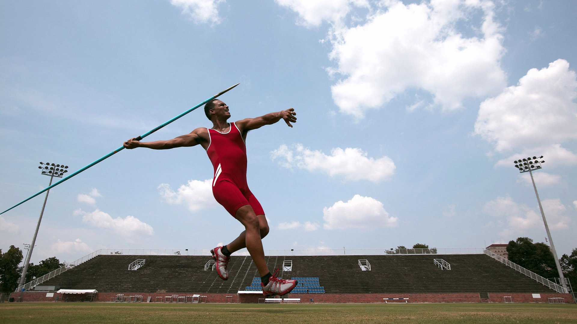 德甲青训引入语言思维训练提高球员位置决策能力，德甲青训规则
