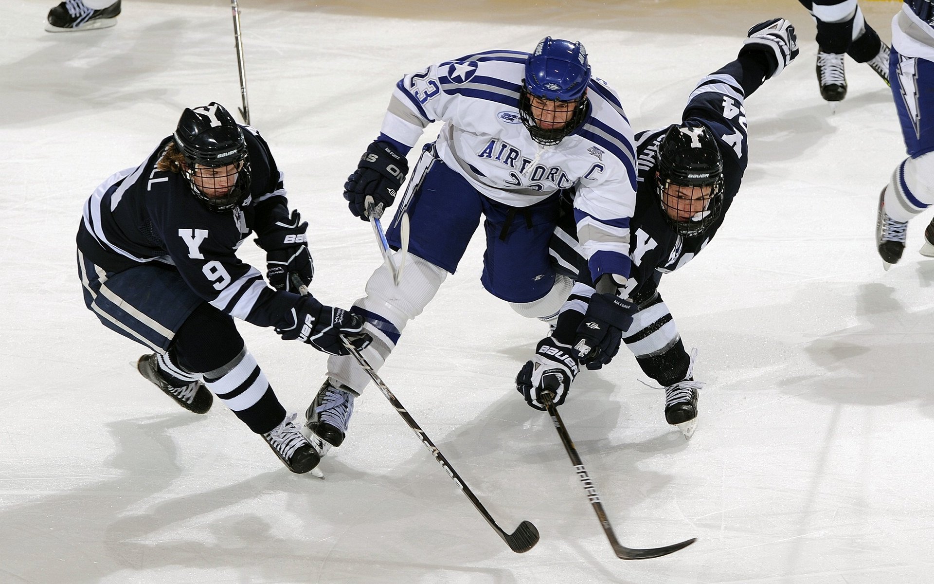 “选手奋力拼搏,武汉马拉松冲刺阶段见证奇迹”